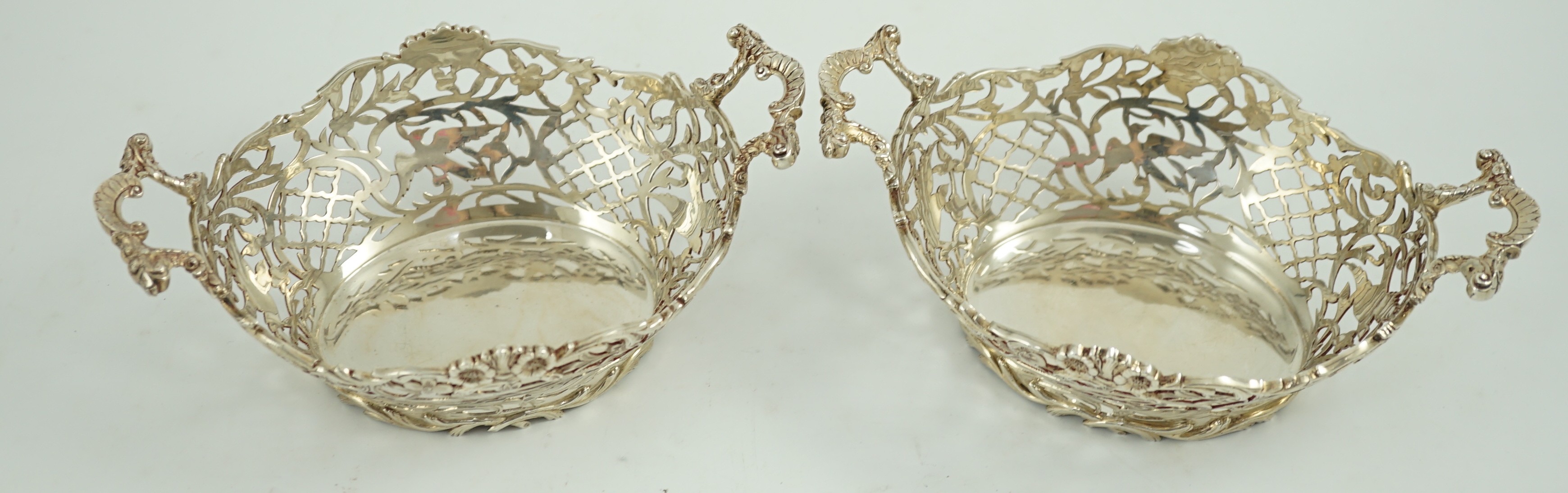 A pair of Edwardian pierced silver two handled bon bon dishes, by William Comyns